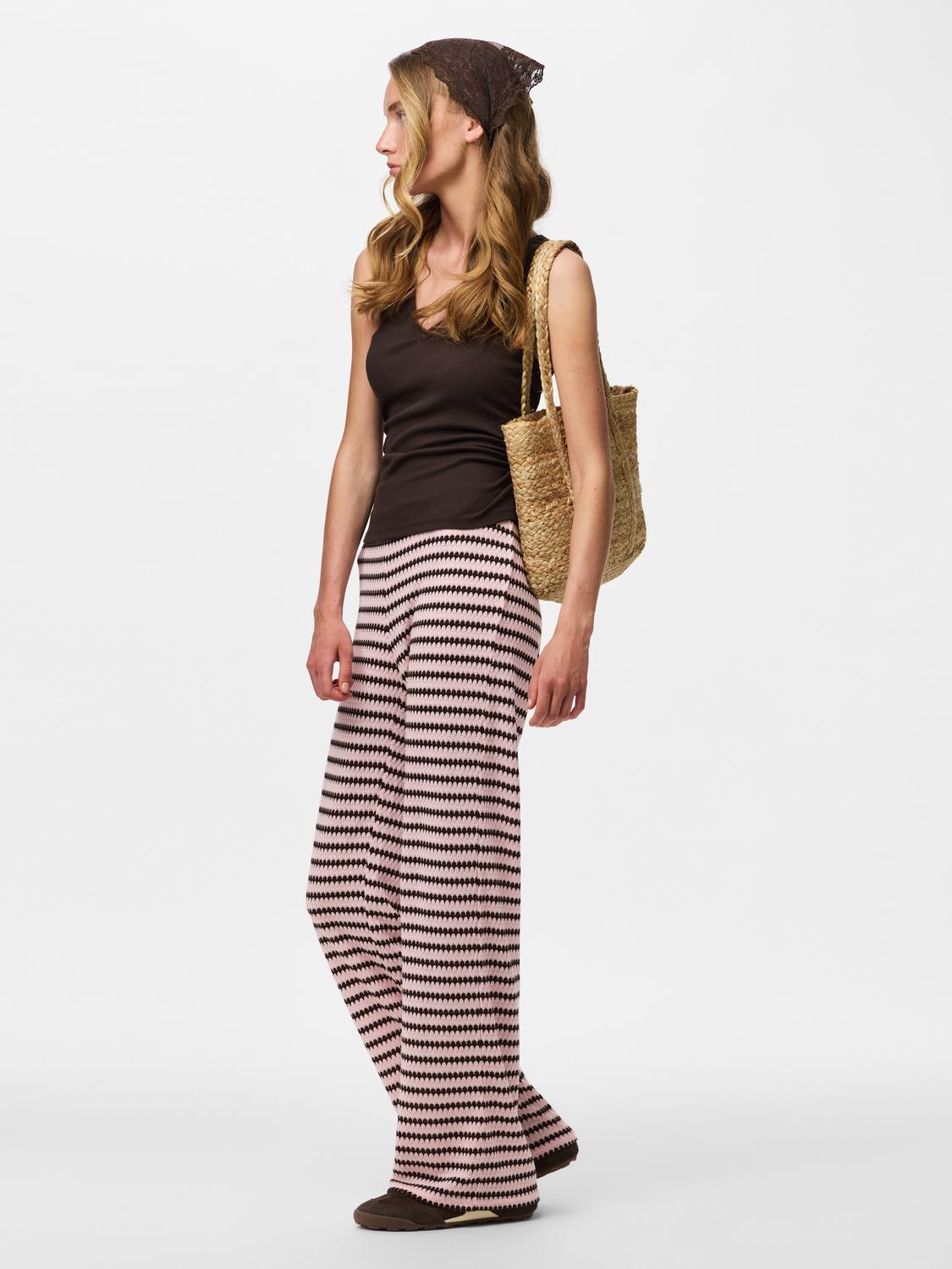 model_shot-front_full